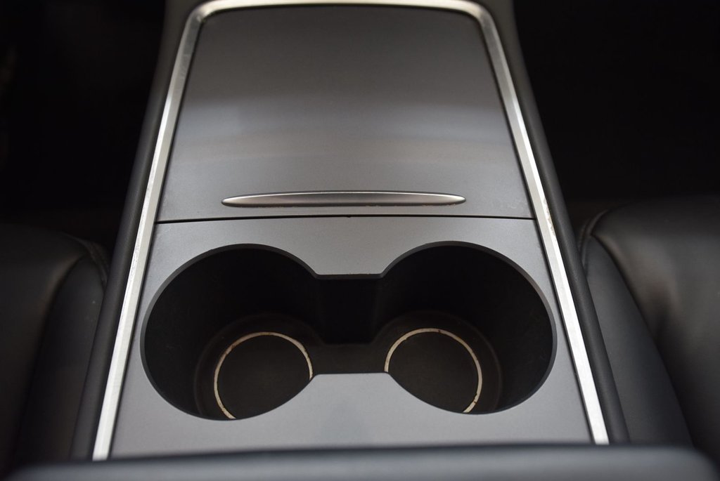 2023 Tesla Model Y SR+WRAP COMPLET+CUIR+TOIT in Laval, Quebec - 27 - w1024h768px