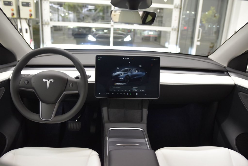 2024 Tesla Model Y SR+CUIR BLANC+LED+BAS KM in Laval, Quebec - 9 - w1024h768px
