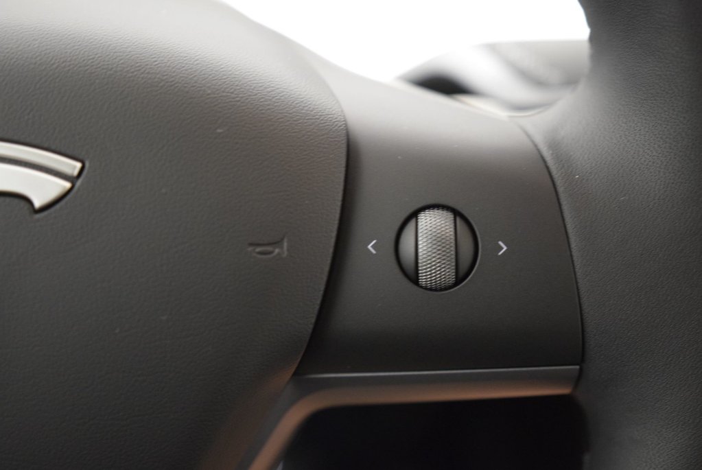 2024 Tesla Model Y SR+CUIR BLANC+LED+BAS KM in Laval, Quebec - 24 - w1024h768px