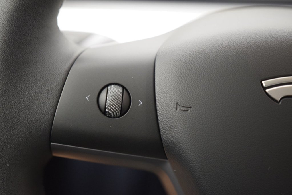 2024 Tesla Model Y SR+CUIR BLANC+LED+BAS KM in Laval, Quebec - 23 - w1024h768px