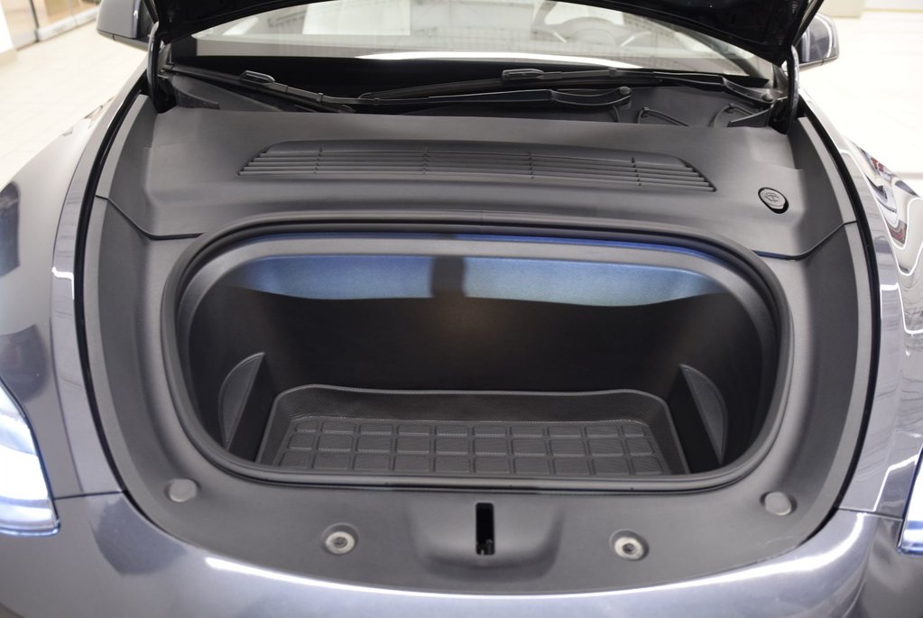 2024 Tesla Model Y SR+CUIR BLANC+LED+BAS KM in Laval, Quebec - 16 - w1024h768px