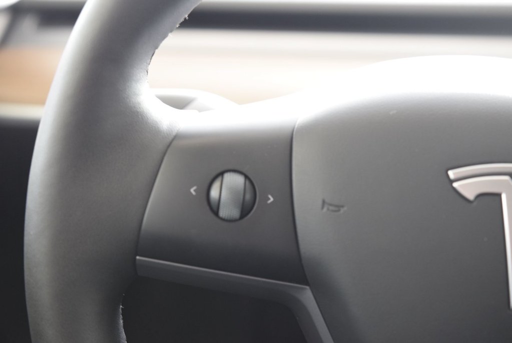 Tesla Model Y LONG RANGE+AWD+HITCH+LED 2024 à Laval, Québec - 24 - w1024h768px