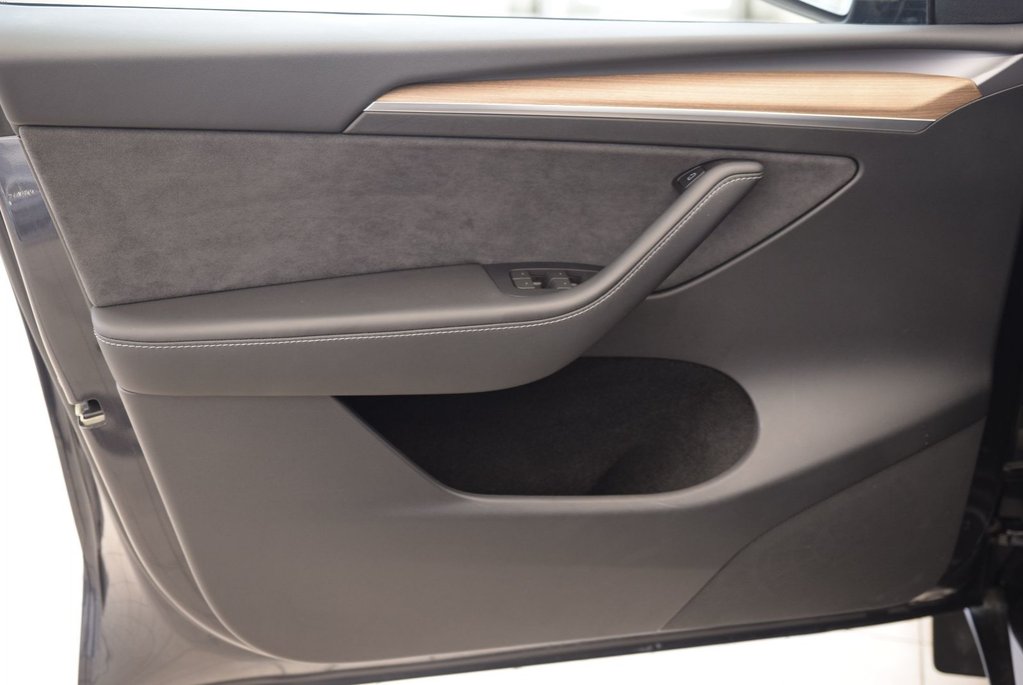 2024 Tesla Model Y CUIR+TOIT PANO+LED+CAMERA in Laval, Quebec - 17 - w1024h768px