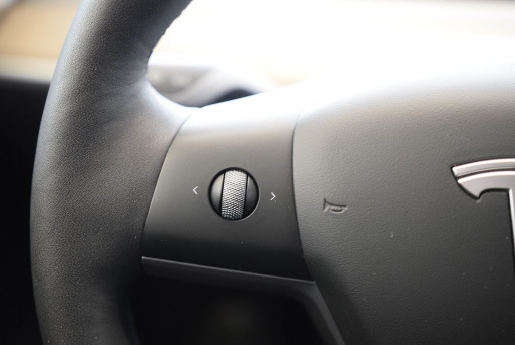 2024 Tesla Model Y CUIR+TOIT PANO+LED+CAMERA in Laval, Quebec - 23 - w1024h768px