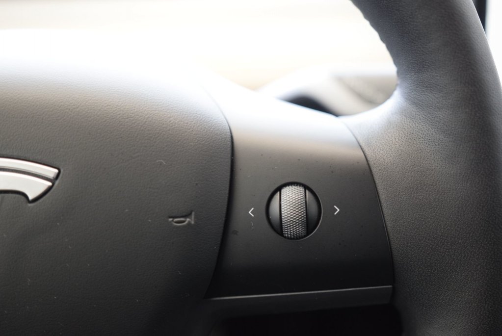 2024 Tesla Model Y CUIR+TOIT PANO+LED+CAMERA in Laval, Quebec - 24 - w1024h768px