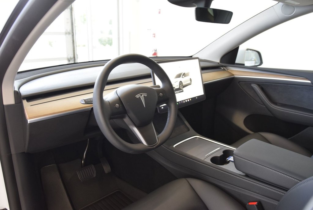 Tesla Model Y SR+MAG NOIR+LED+CAMERA 2024 à Laval, Québec - 9 - w1024h768px