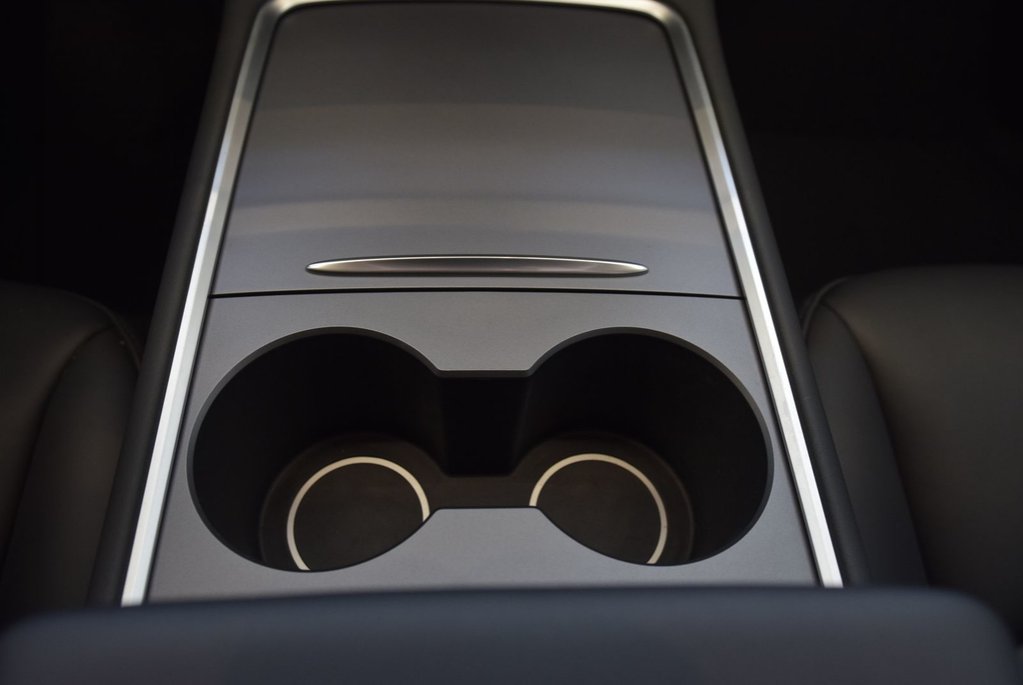 Tesla Model Y SR+MAG NOIR+LED+CAMERA 2024 à Laval, Québec - 29 - w1024h768px