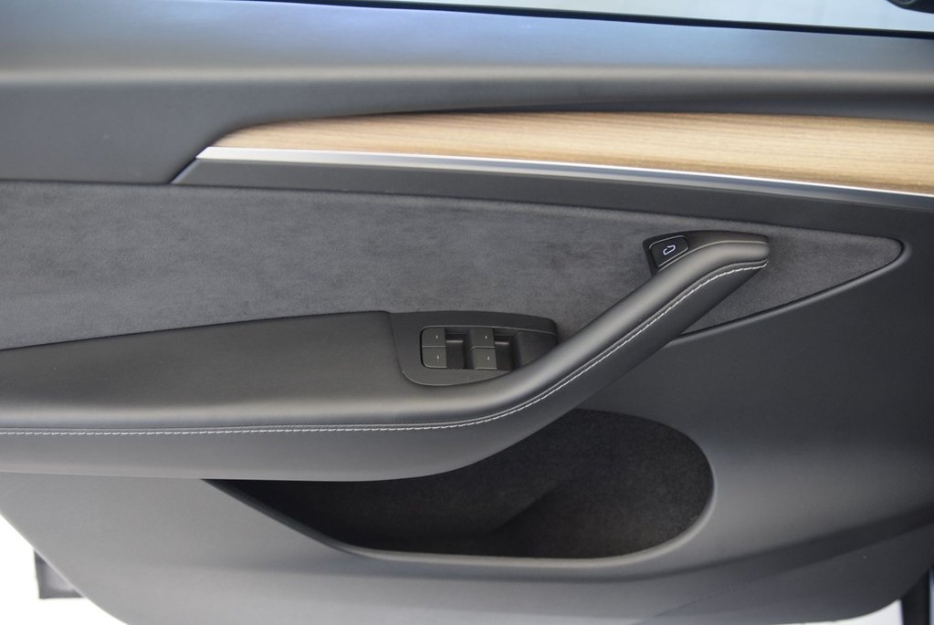 Tesla Model Y SR+CUIR+TOIT+LED+NAV+WOW 2024 à Laval, Québec - 25 - w1024h768px