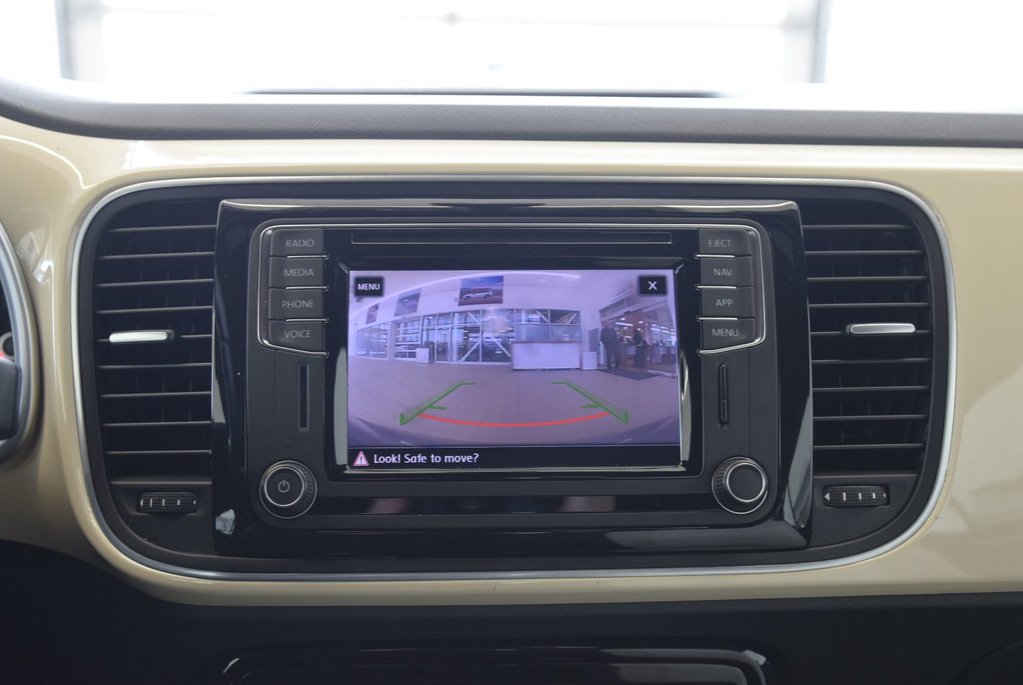 Volkswagen Beetle Convertible Wolfsburg Edition+TOIT BRUN+ 2019 à Laval, Québec - 23 - w1024h768px