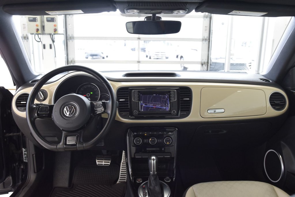 Volkswagen Beetle Convertible Wolfsburg Edition+TOIT BRUN+ 2019 à Laval, Québec - 17 - w1024h768px