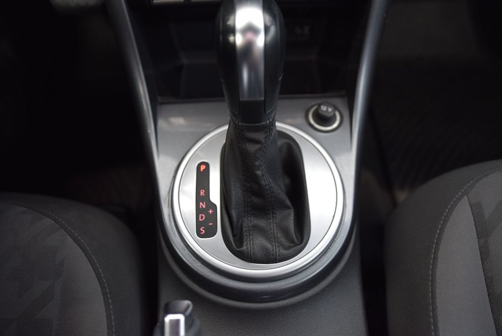 2018  Beetle CONVERTIBLE+MAG+APP CONNECT in Laval, Quebec - 20 - w1024h768px