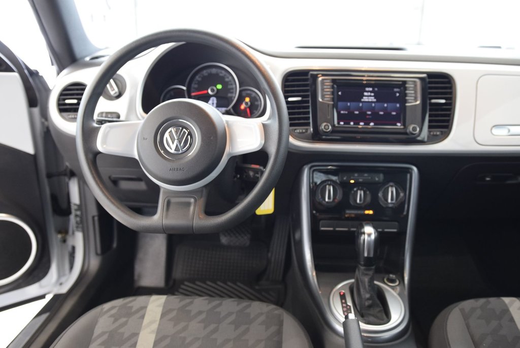 2018  Beetle CONVERTIBLE+MAG+APP CONNECT in Laval, Quebec - 15 - w1024h768px