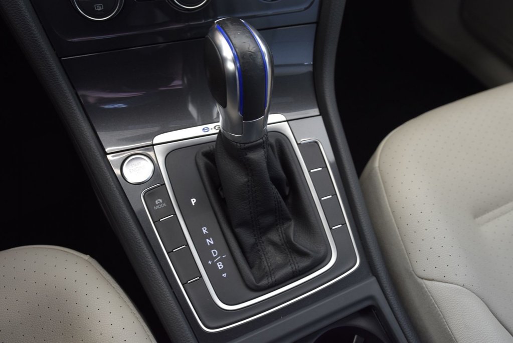 2019 Volkswagen E-Golf LED+CUIR+CAMERA+100% ELECTRIQUE in Laval, Quebec - 25 - w1024h768px