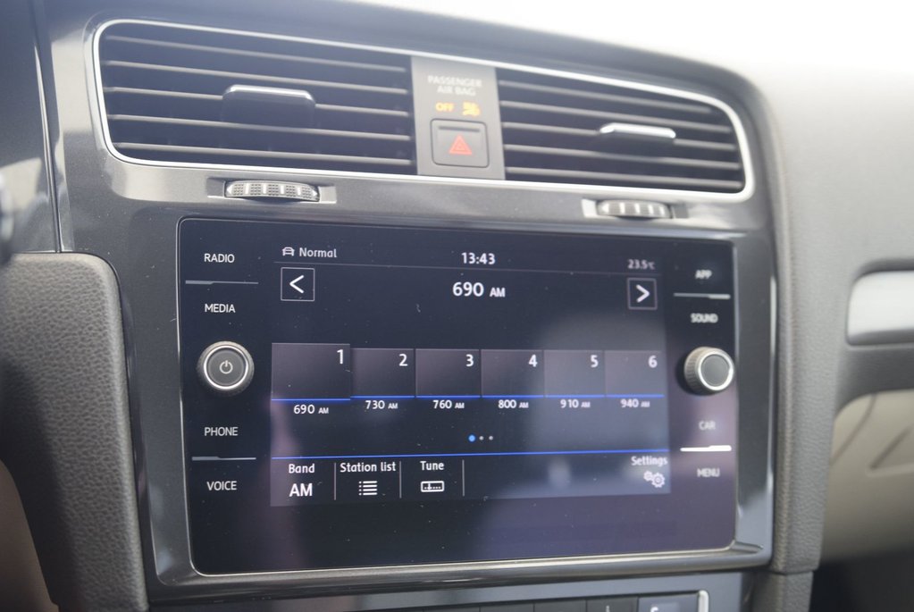 2019 Volkswagen E-Golf LED+CUIR+CAMERA+100% ELECTRIQUE in Laval, Quebec - 23 - w1024h768px