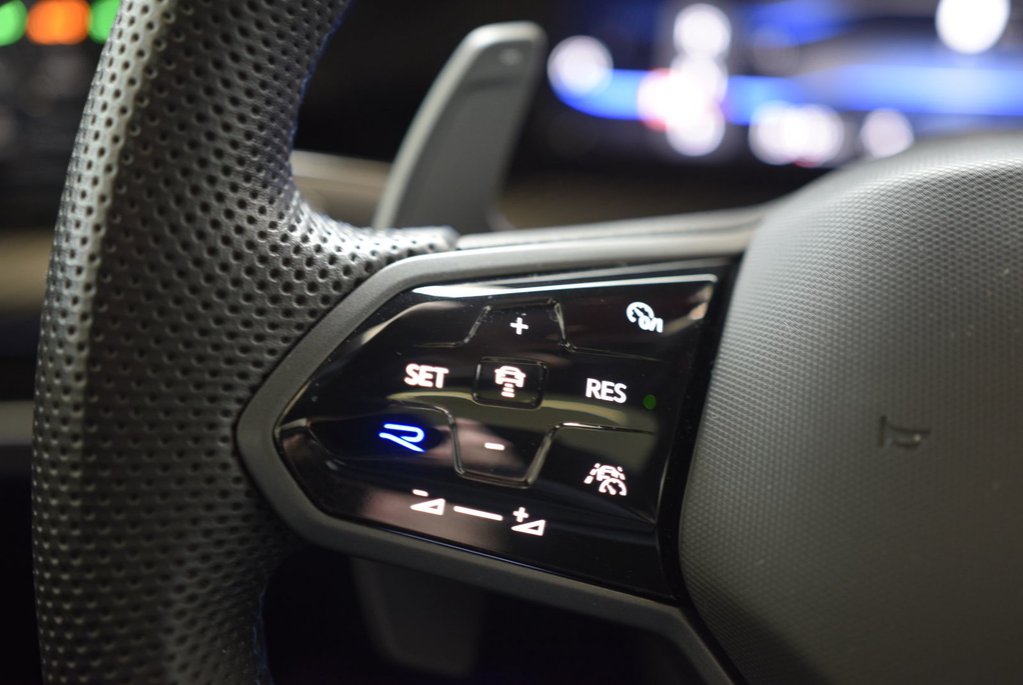 Volkswagen Golf R TOIT PANO+CUIR+CARBON+LED 2024 à Laval, Québec - 25 - w1024h768px
