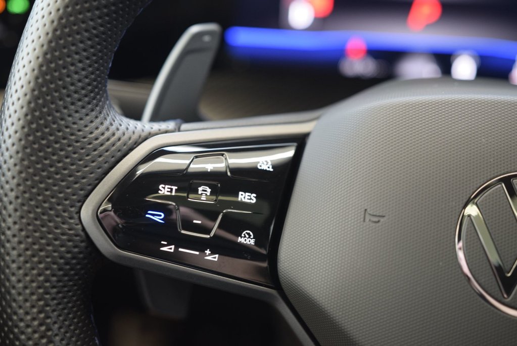 Volkswagen Golf R BLACK EDITION+AKRAPOVIC+ 2025 à Laval, Québec - 27 - w1024h768px