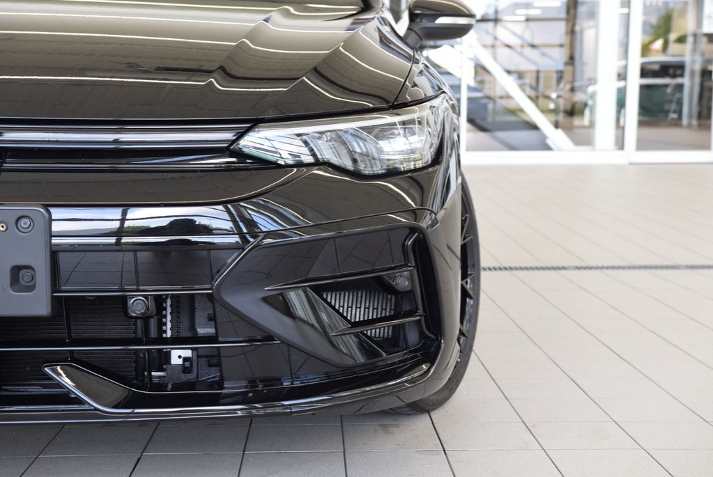 Volkswagen Golf R BLACK EDITION+AKRAPOVIC+ 2025 à Laval, Québec - 3 - w1024h768px
