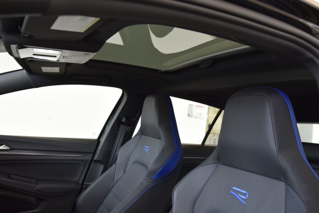 Volkswagen Golf R BLACK EDITION+AKRAPOVIC+ 2025 à Laval, Québec - 8 - w1024h768px