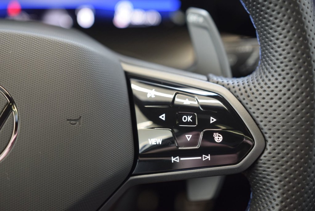 Volkswagen Golf R BLACK EDITION+AKRAPOVIC+ 2025 à Laval, Québec - 26 - w1024h768px