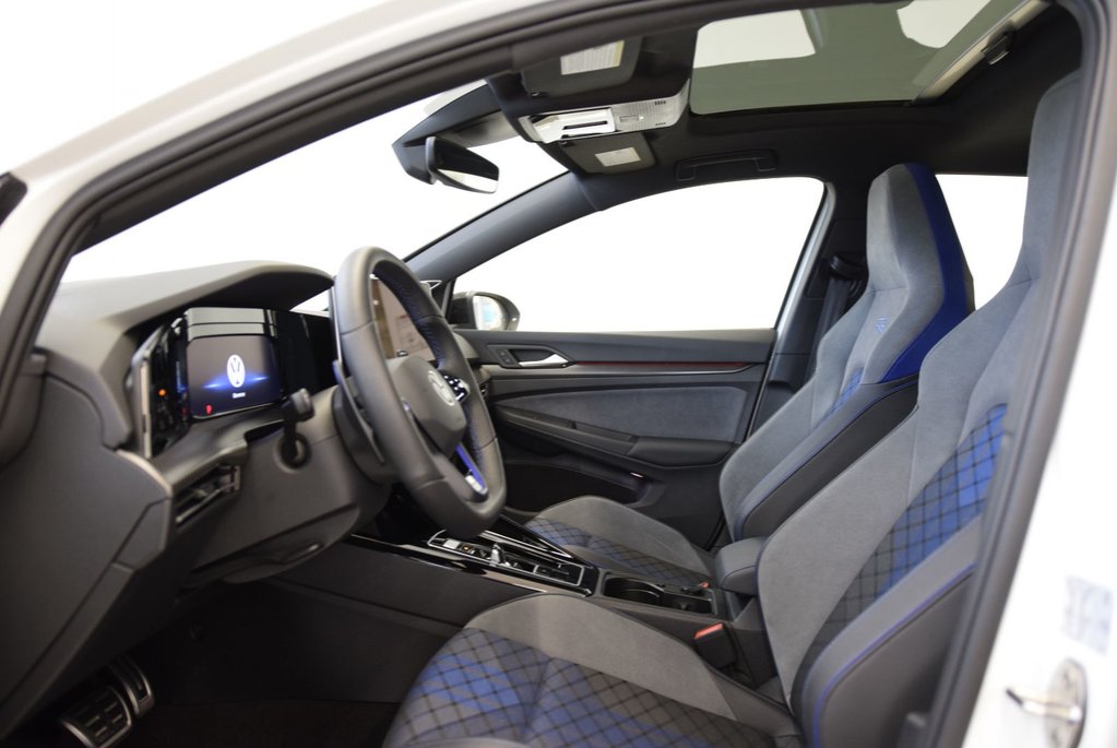 2025 Volkswagen Golf R BLACK PACKAGE+AKRAPOVIC in Laval, Quebec - 22 - w1024h768px