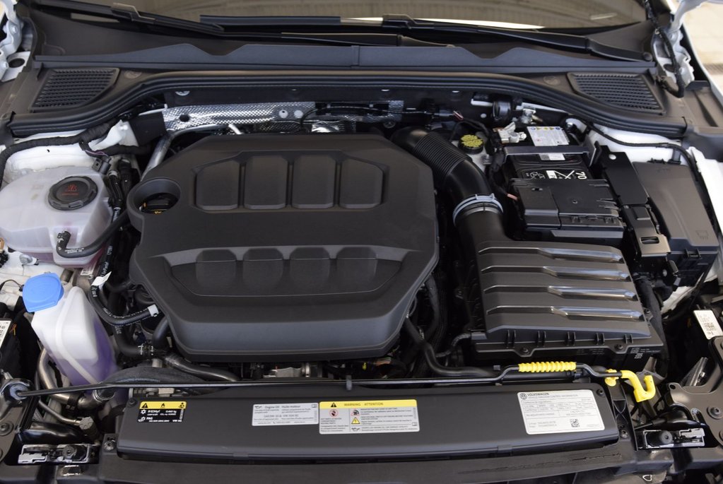 2025 Volkswagen Golf R BLACK PACKAGE+AKRAPOVIC in Laval, Quebec - 19 - w1024h768px