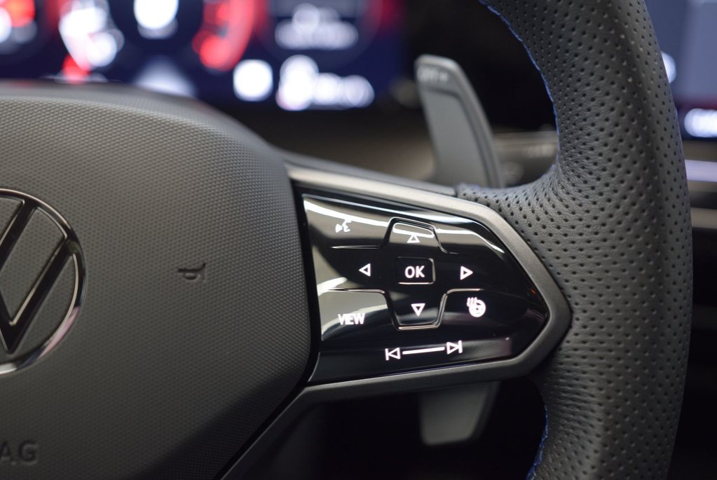 2025 Volkswagen Golf R BLACK PACKAGE+AKRAPOVIC in Laval, Quebec - 27 - w1024h768px