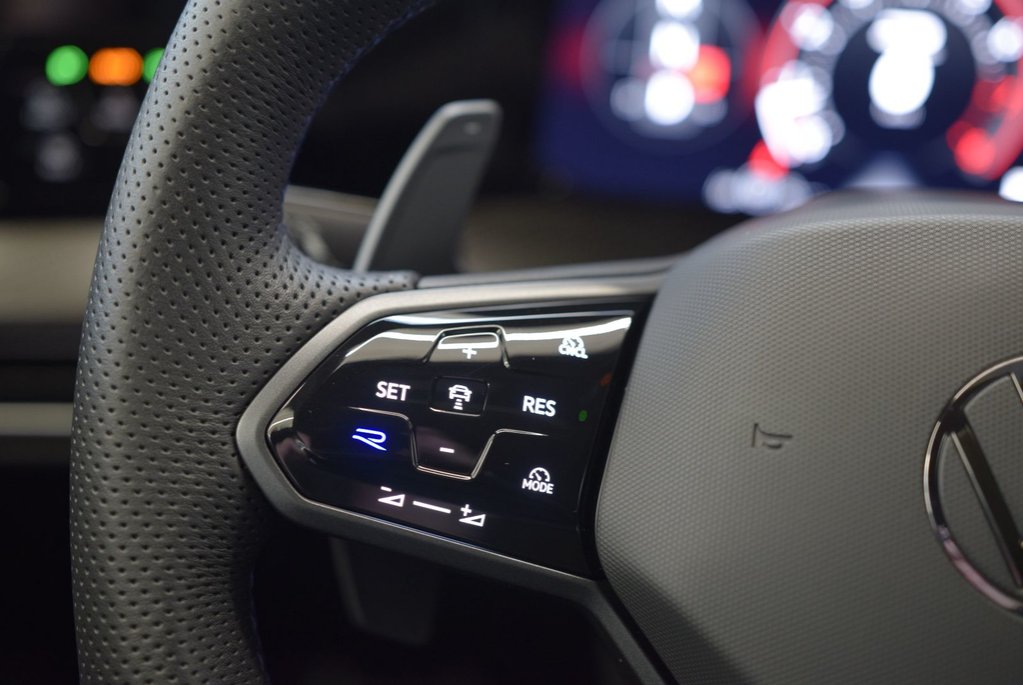 2025 Volkswagen Golf R BLACK PACKAGE+AKRAPOVIC in Laval, Quebec - 26 - w1024h768px