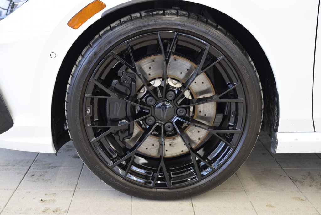 2025 Volkswagen Golf R BLACK PACKAGE+AKRAPOVIC in Laval, Quebec - 5 - w1024h768px