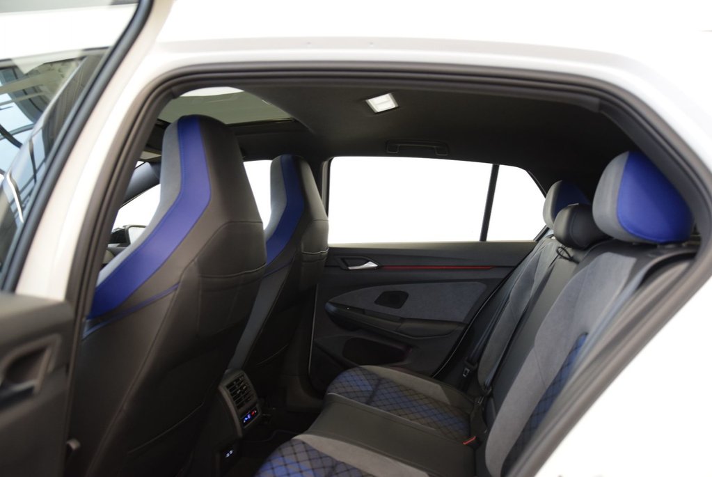 2025 Volkswagen Golf R BLACK PACKAGE+AKRAPOVIC in Laval, Quebec - 23 - w1024h768px