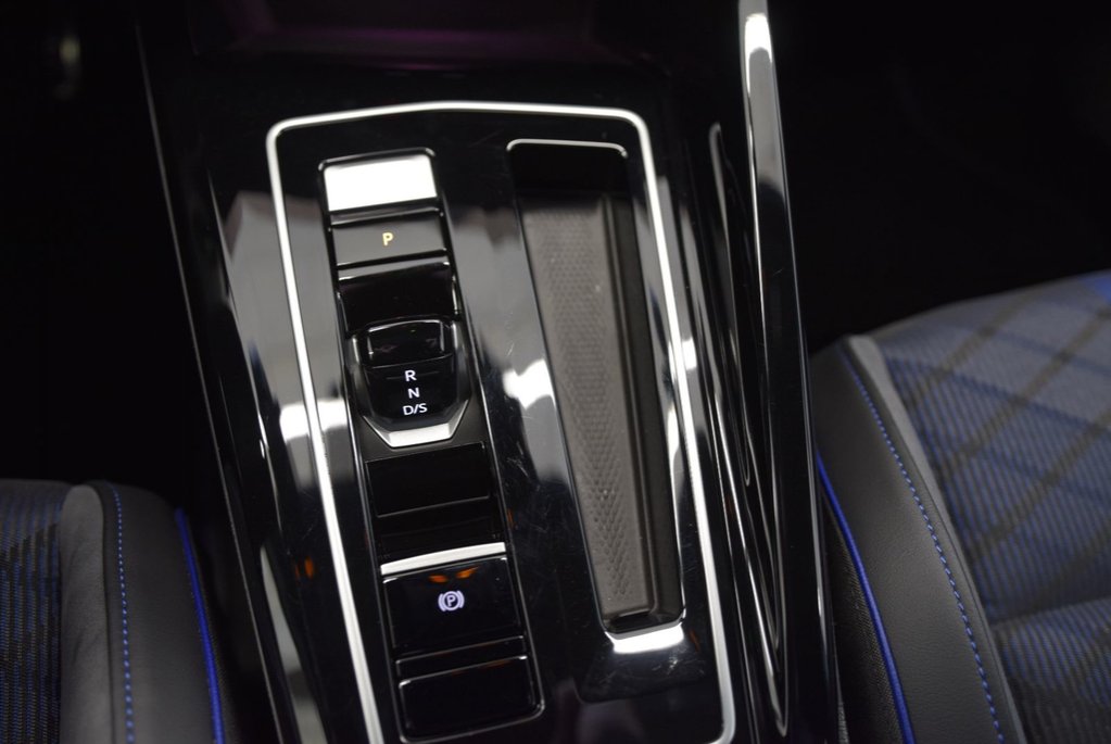 2025 Volkswagen Golf R BLACK PACKAGE+AKRAPOVIC in Laval, Quebec - 31 - w1024h768px