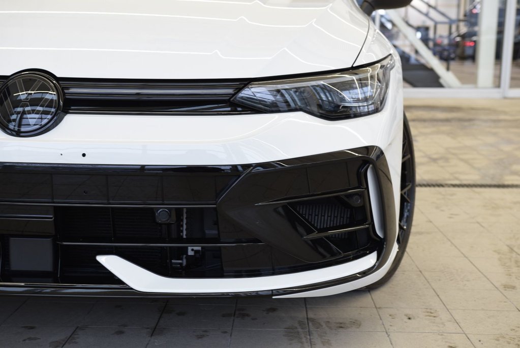 2025 Volkswagen Golf R BLACK PACKAGE+AKRAPOVIC in Laval, Quebec - 3 - w1024h768px