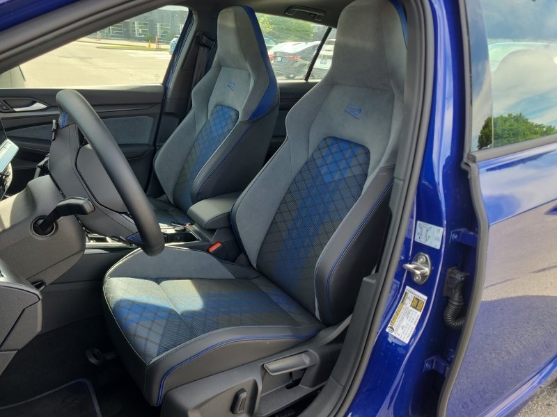 Volkswagen Golf R Black Edition+AKRAPOVIC+AWD 2026 à Laval, Québec - 2 - w1024h768px