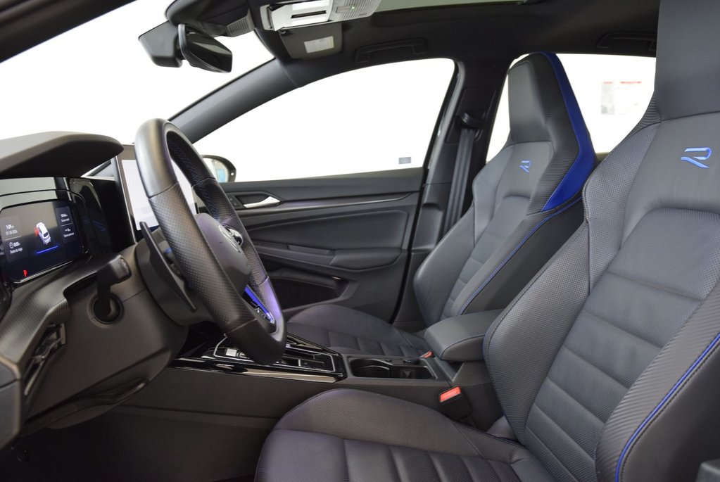 2026 Volkswagen Golf R BLACK EDITION+AKKRAPOVIC in Laval, Quebec - 18 - w1024h768px