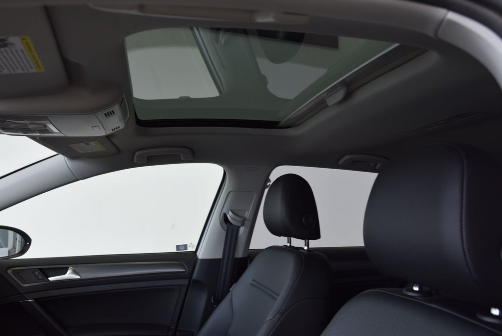 2021 Volkswagen Golf HIGHLINE+TOIT PANO+CUIR+ in Laval, Quebec - 7 - w1024h768px