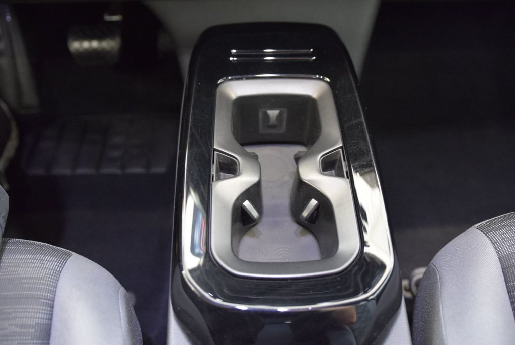 Volkswagen ID.4 Pro+AWD+CAMERA+ELECTRIQUE 2021 à Laval, Québec - 28 - w1024h768px