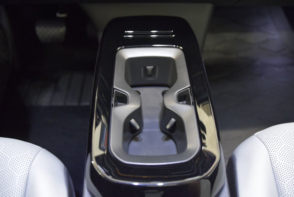 2021 Volkswagen ID.4 PRO+AWD+STATEMENT+CUIR+ in Laval, Quebec - 14 - w1024h768px