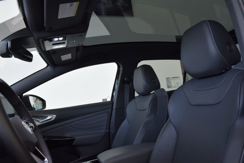 2023 Volkswagen ID.4 PRO S+AWD+STATEMENT+TOIT PANO in Laval, Quebec - 9 - w1024h768px