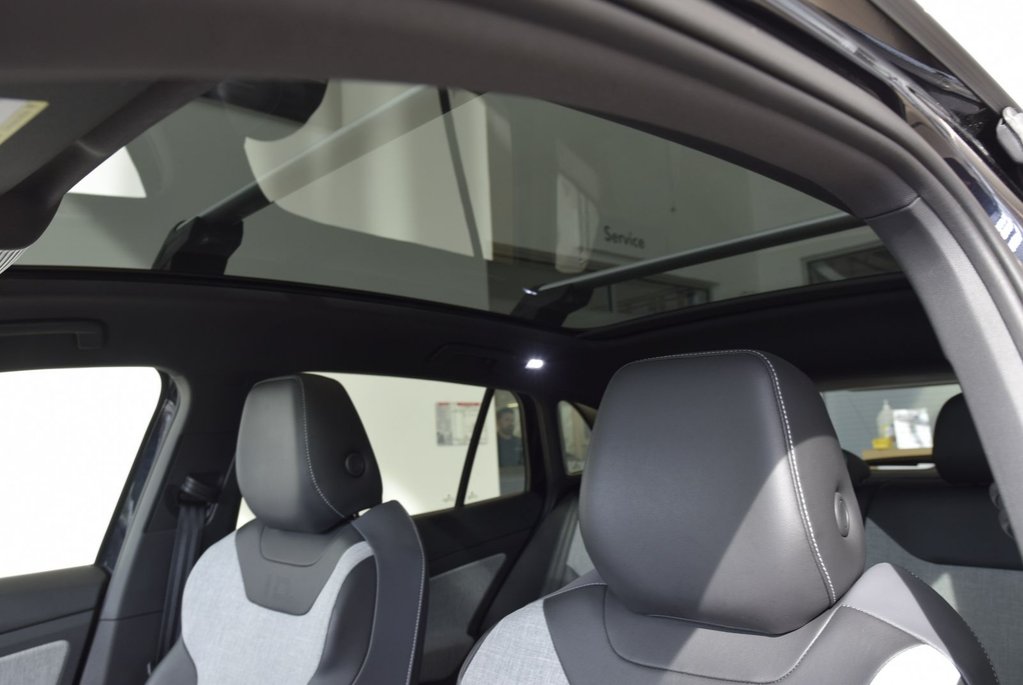 2023 Volkswagen ID.4 PRO+TOIT PANO+THERMOPOMPE in Laval, Quebec - 8 - w1024h768px