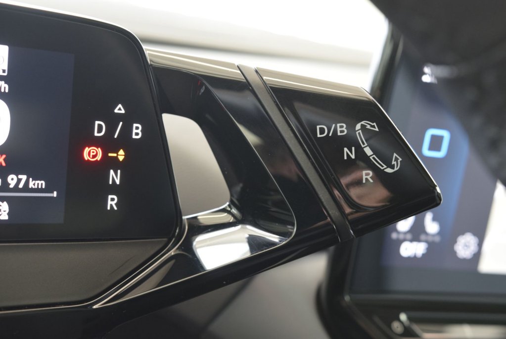 2023 Volkswagen ID.4 PRO+TOIT PANO+THERMOPOMPE in Laval, Quebec - 25 - w1024h768px