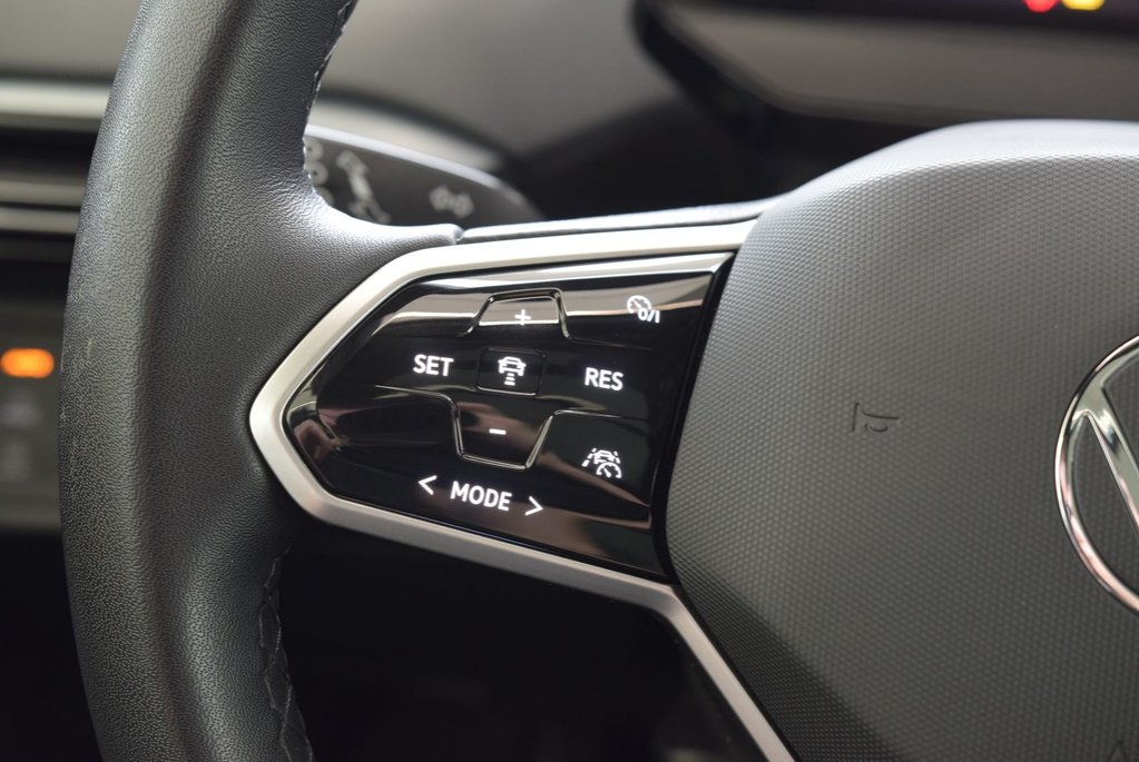 2023 Volkswagen ID.4 PRO+TOIT PANO+THERMOPOMPE in Laval, Quebec - 23 - w1024h768px