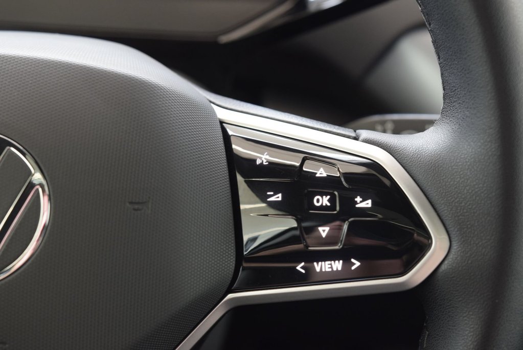 2023 Volkswagen ID.4 PRO+TOIT PANO+THERMOPOMPE in Laval, Quebec - 24 - w1024h768px