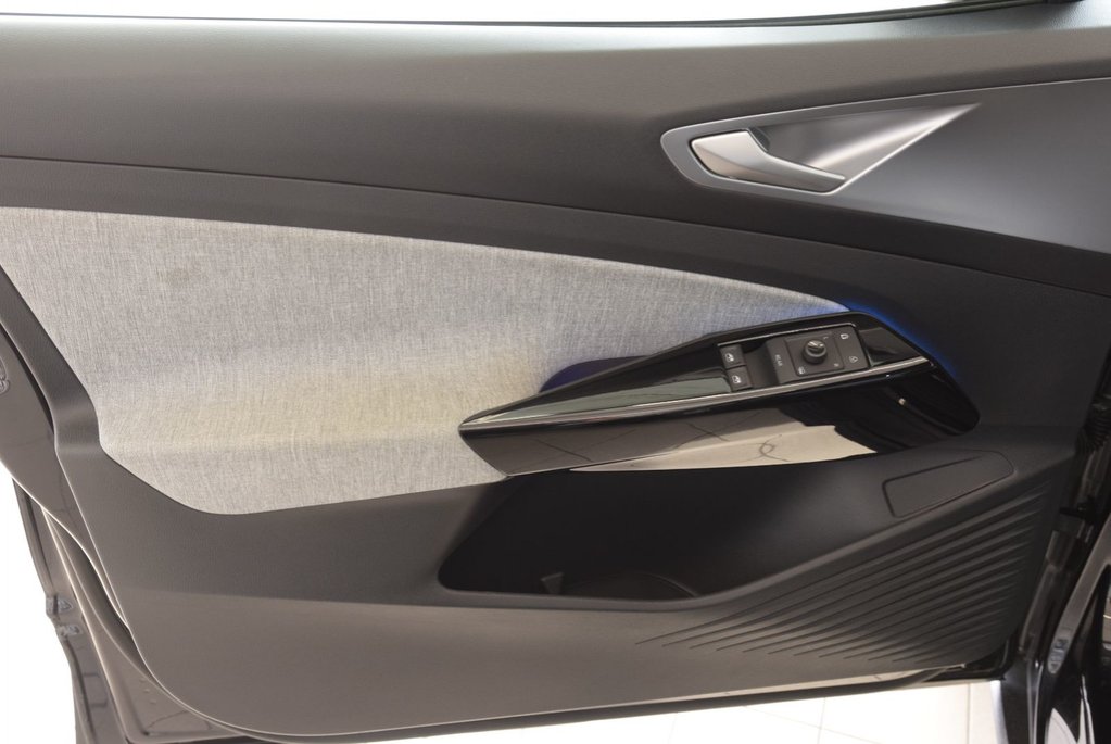 2023 Volkswagen ID.4 PRO+TOIT PANO+THERMOPOMPE in Laval, Quebec - 17 - w1024h768px