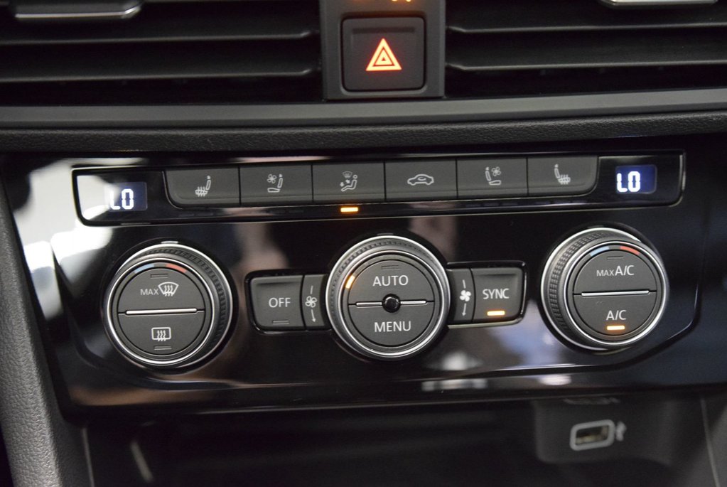 Volkswagen Jetta GLI 35ieme+TOIT+CUIR+LED+CAMERA 2019 à Laval, Québec - 15 - w1024h768px