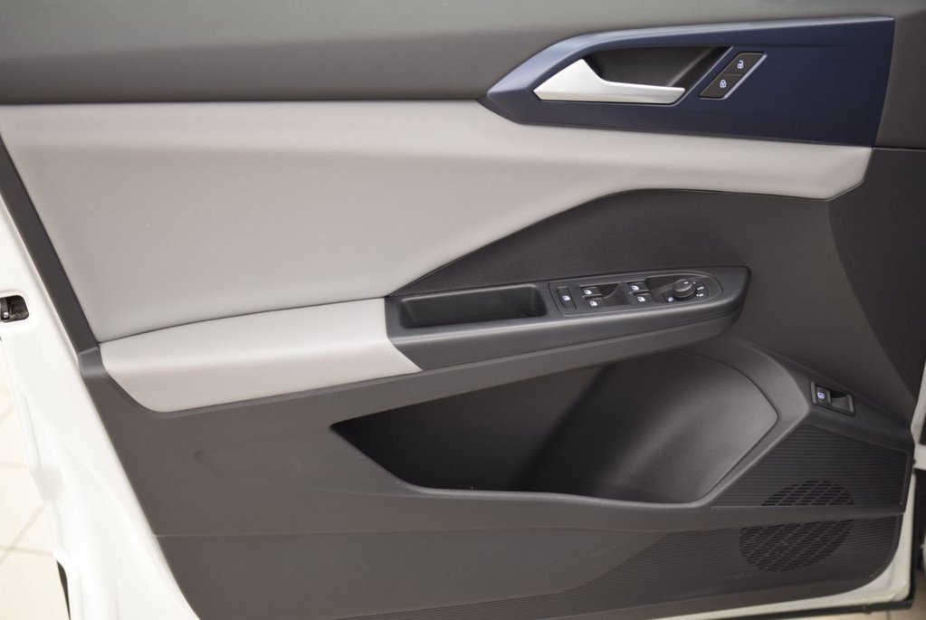 2022 Volkswagen Taos COMFORTLINE+TOIT PANO+AWD in Laval, Quebec - 16 - w1024h768px