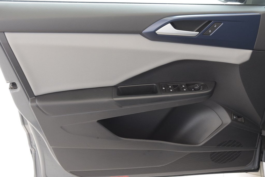 2022 Volkswagen Taos COMFORTLINE+AWD+CUIR+COCKPIT in Laval, Quebec - 17 - w1024h768px