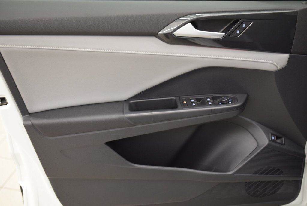 Volkswagen Taos HIGHLINE+CUIR+TOIT PANO+ 2023 à Laval, Québec - 17 - w1024h768px