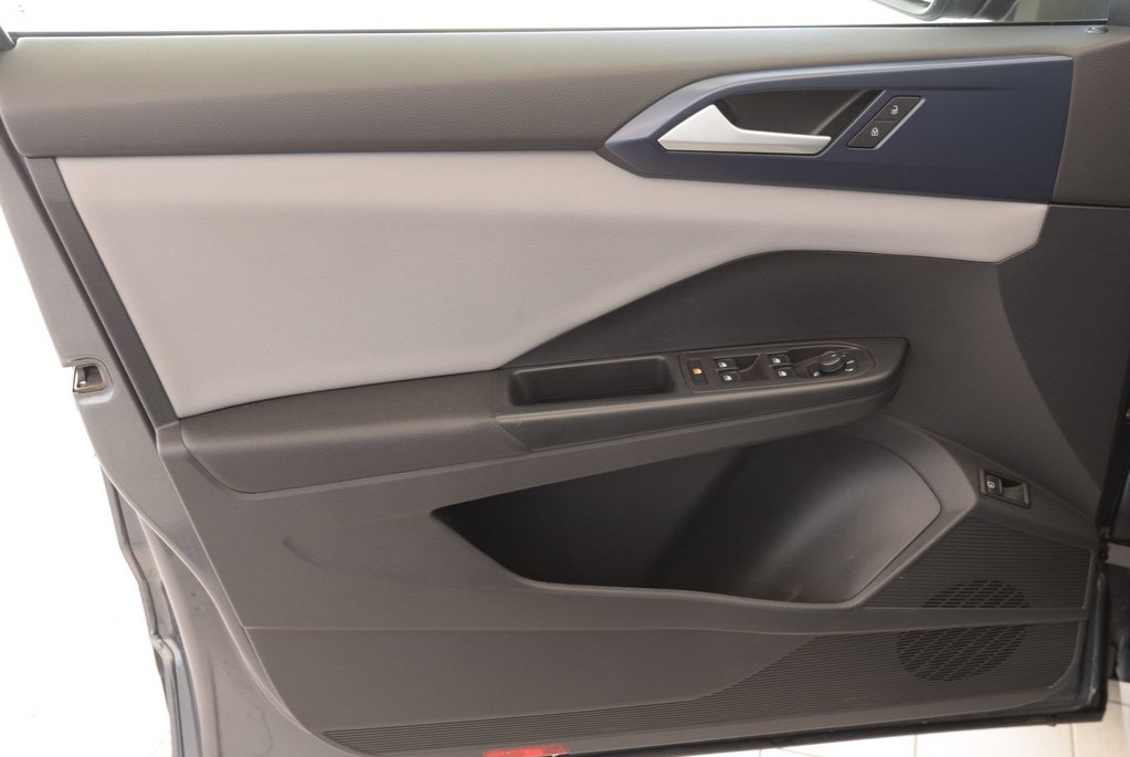 Volkswagen Taos COMFORTLINE+TOIT PANO+AWD 2023 à Laval, Québec - 17 - w1024h768px