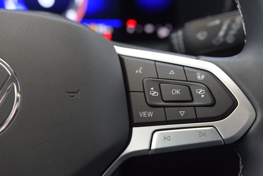 Volkswagen Taos COMFORTLINE+TOIT PANO+AWD 2023 à Laval, Québec - 25 - w1024h768px