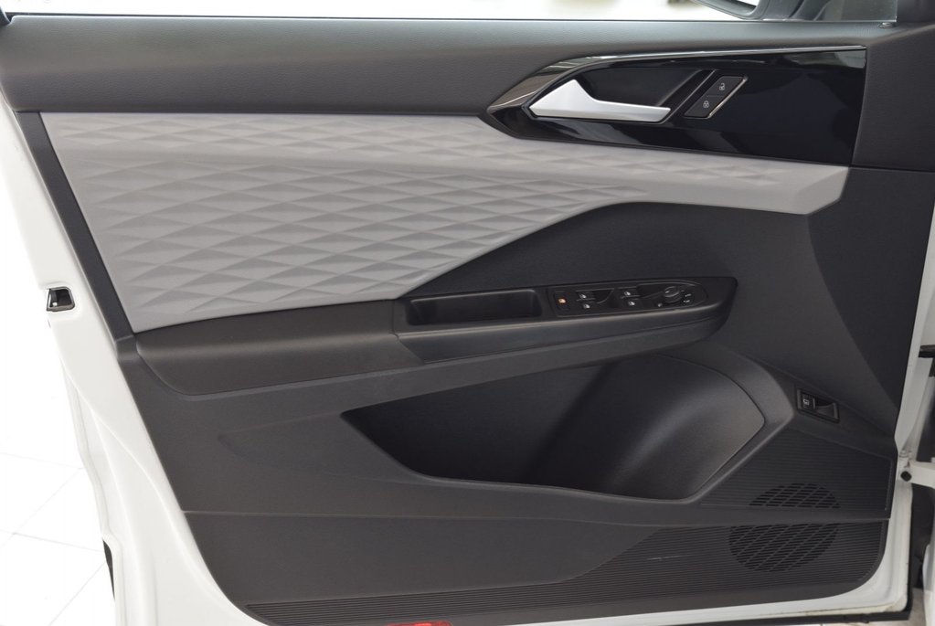 Volkswagen Taos A-C+4MOTION+CAMERA+MAG+ 2023 à Laval, Québec - 15 - w1024h768px