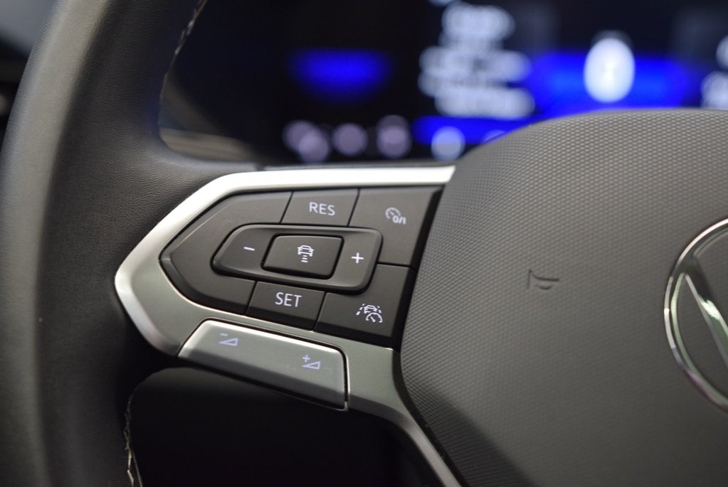 2023 Volkswagen Taos COMFORTLINE+TOIT PANO+AWD in Laval, Quebec - 8 - w1024h768px